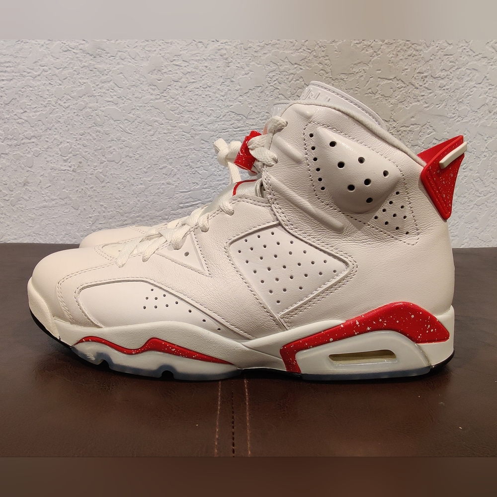 Jordan 6 Retro 'Red Oreo'